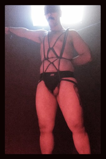 Fetish-Peep-Dez12-03